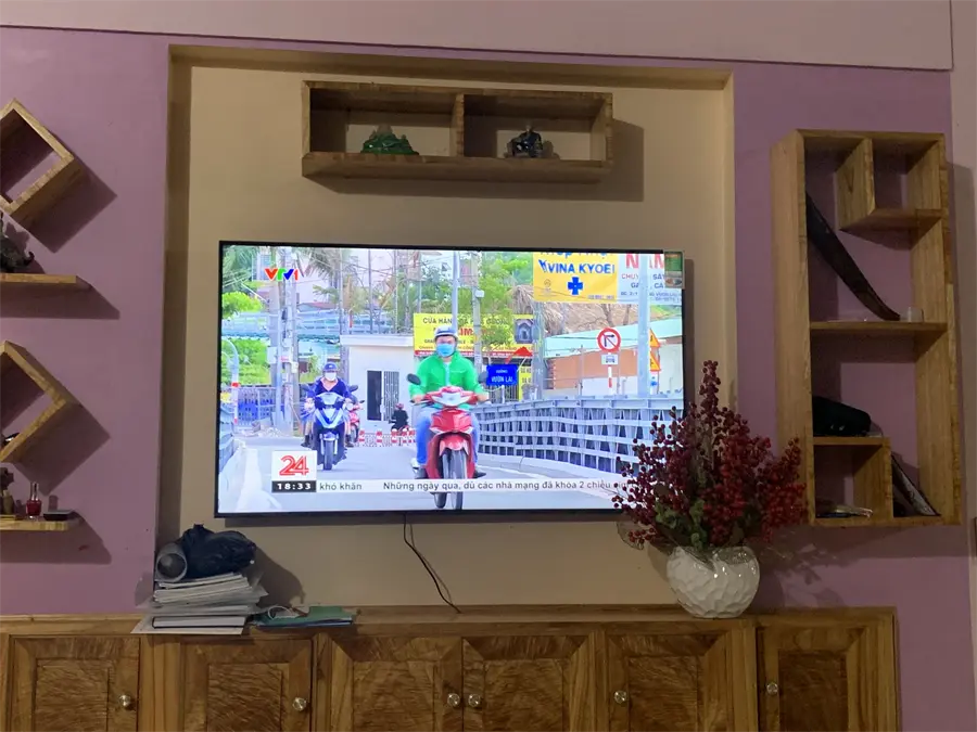 Khách hàng review Smart Tivi Crystal UHD Samsung 4K 55 inch UA55AU8100 7