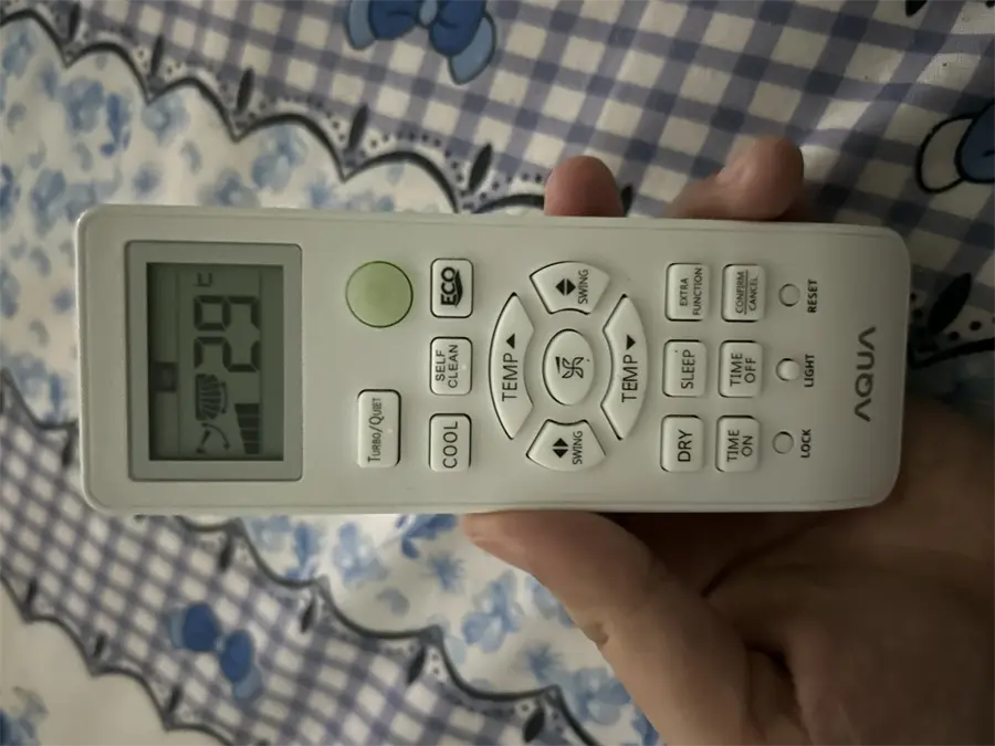 Khách hàng review Máy lạnh Aqua Inverter 1.5 HP AQA-RV13QA 4