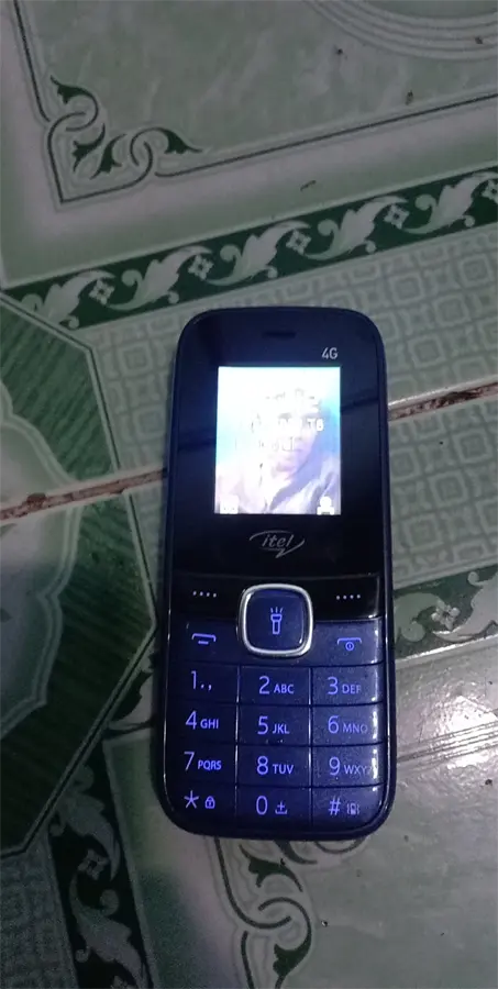 Khách hàng review Điện thoại Itel it9010 3