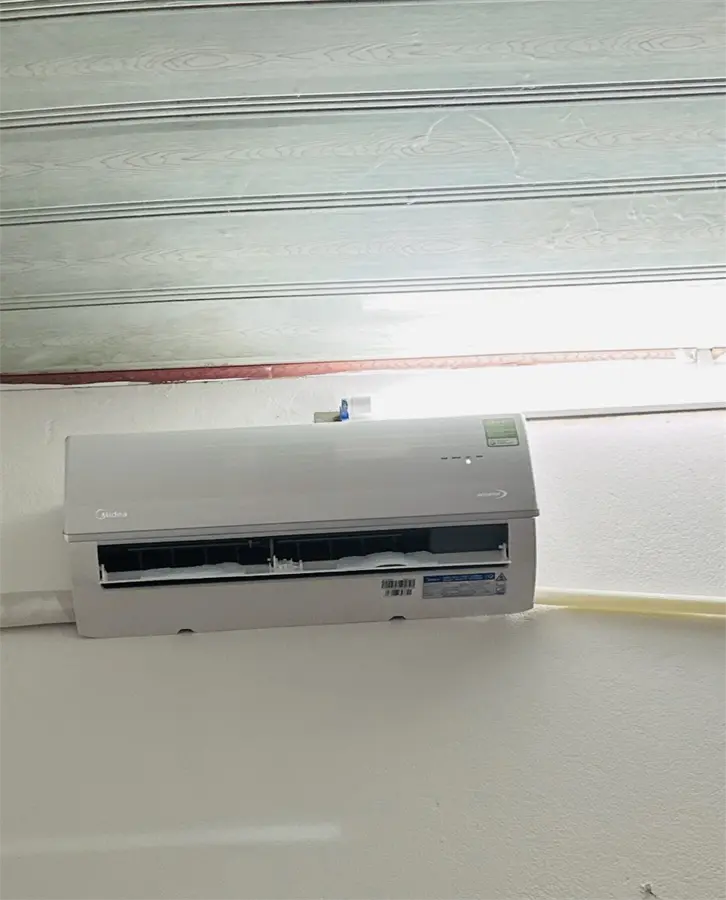 Khách hàng review Điều hòa Midea Inverter 9000 BTU MSAFA-10CRDN8 10
