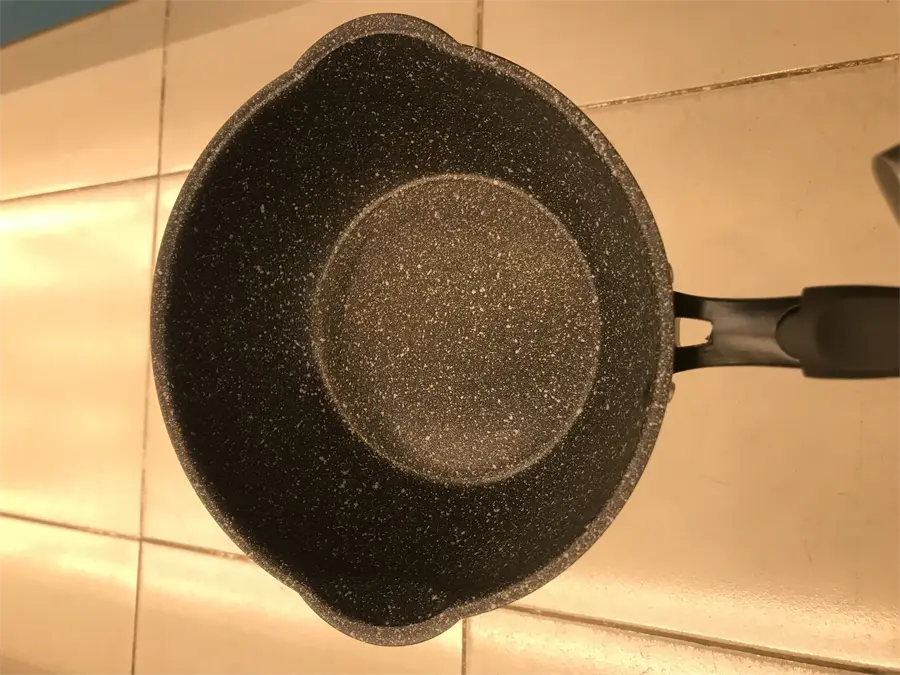 Khách hàng review Chảo nhôm sâu chống dính vân đá đáy từ 20 cm Kangaroo KG662XS 4