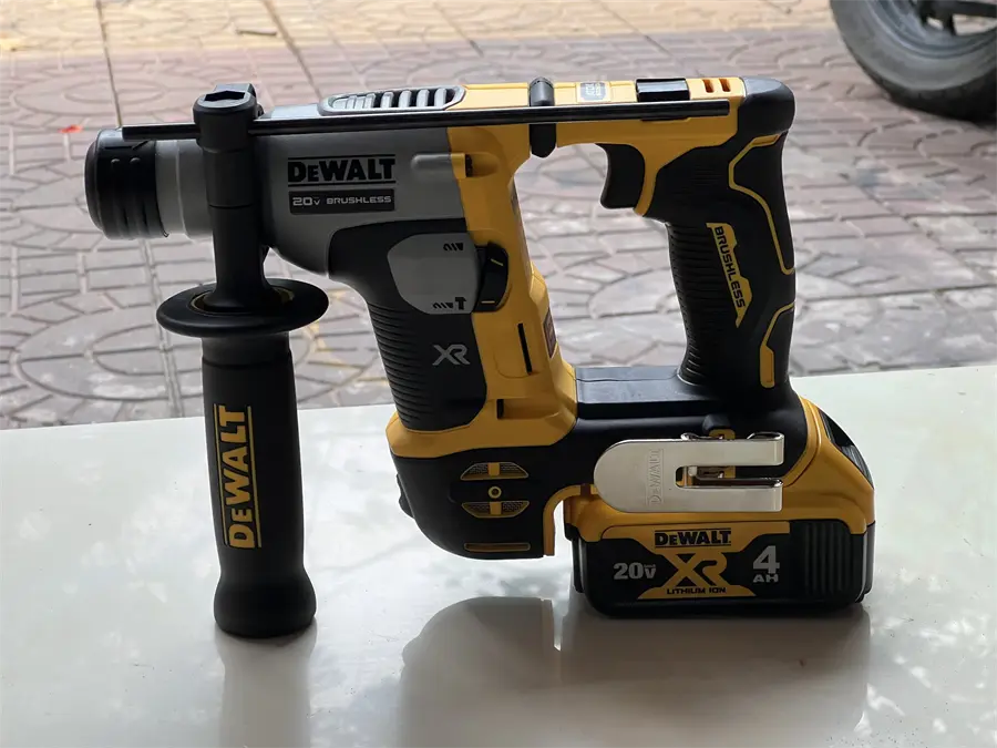 Khách hàng review Máy khoan bê tông pin Dewalt DCH172N-KR 18V (không kèm pin, sạc) 2