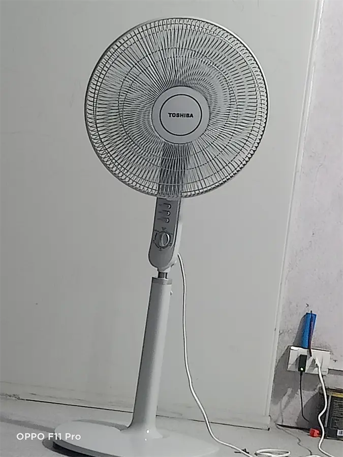 Khách hàng review Quạt đứng Toshiba 5 cánh F-LSA10(H)VN 50W 3