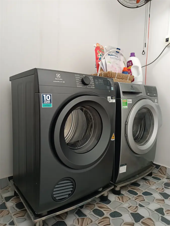Khách hàng review Máy sấy thông hơi Electrolux UltimateCare 8.5 kg EDV854N3SB 2