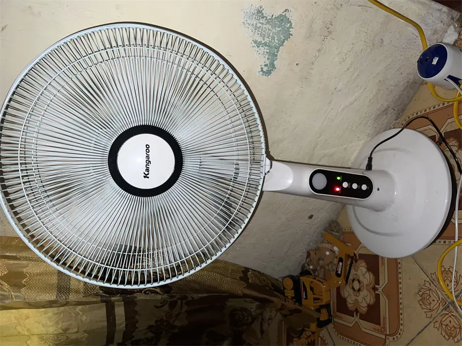 Khách hàng review Quạt sạc điện Kangaroo KG738 4