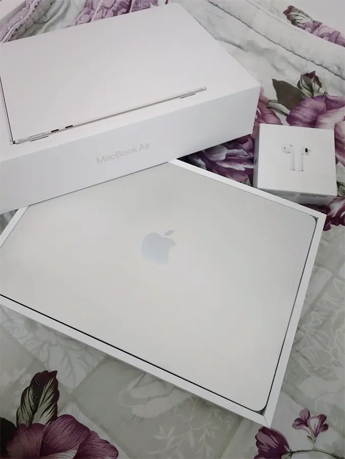 Khách hàng review Laptop Apple MacBook Air 13 inch M2 8GB/256GB (MLXW3SA/A) 4