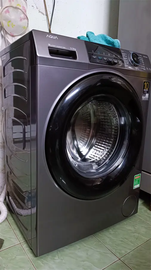 Khách hàng review Máy giặt Aqua Inverter 9 kg AQD-A902G S 4