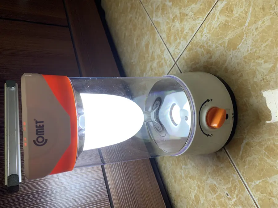 Khách hàng review Đèn sạc năng lượng mặt trời Comet CRL3103S 2