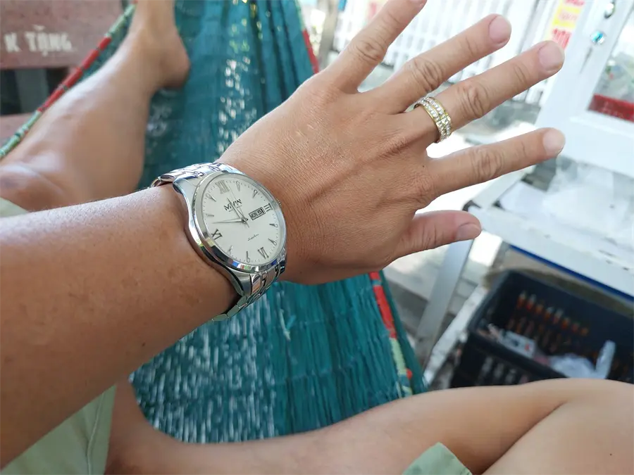 Khách hàng review Đồng hồ MVW 42 mm Nam MS063-01 4