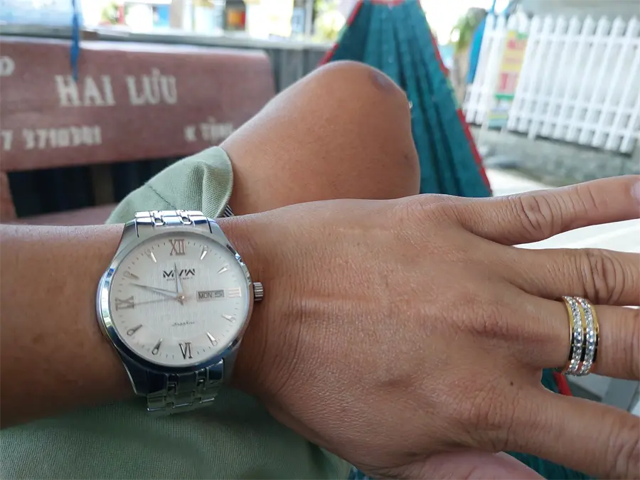 Khách hàng review Đồng hồ MVW 42 mm Nam MS063-01 6