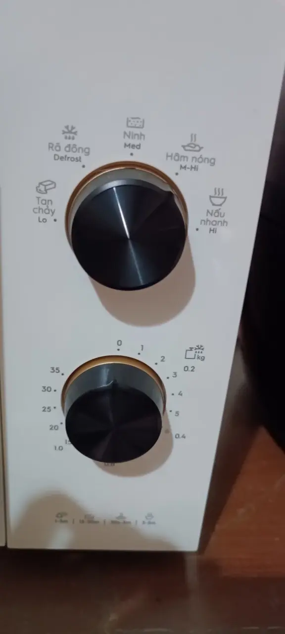 Khách hàng review Lò vi sóng Electrolux EMM20K22W 20 lít 8