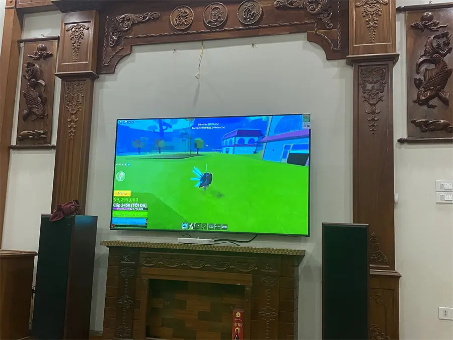 Khách hàng review Smart Tivi Samsung 4K Crystal UHD 65 inch UA65AU8100 11