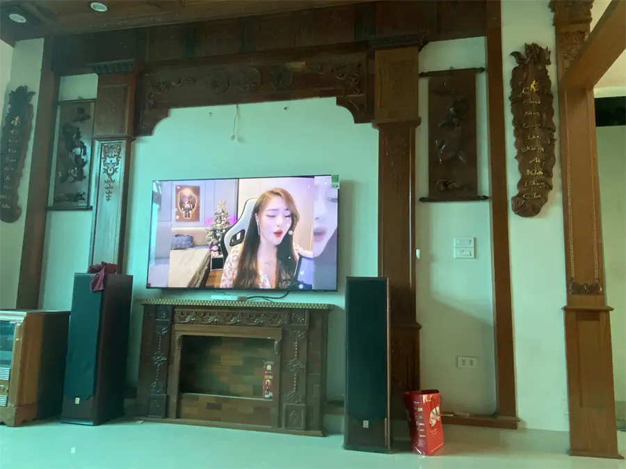 Khách hàng review Smart Tivi Samsung 4K Crystal UHD 65 inch UA65AU8100 10