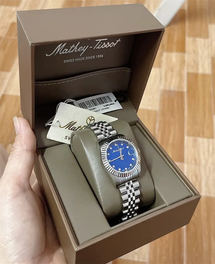Khách hàng review Đồng hồ MATHEY TISSOT Rolly III 30 mm Nữ D810ABU 2