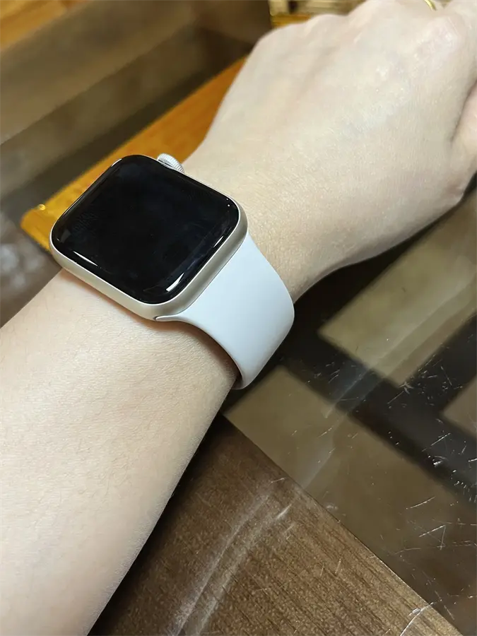 Khách hàng review Đồng hồ thông minh Apple Watch SE 2022 GPS 40mm viền nhôm dây thể thao 10