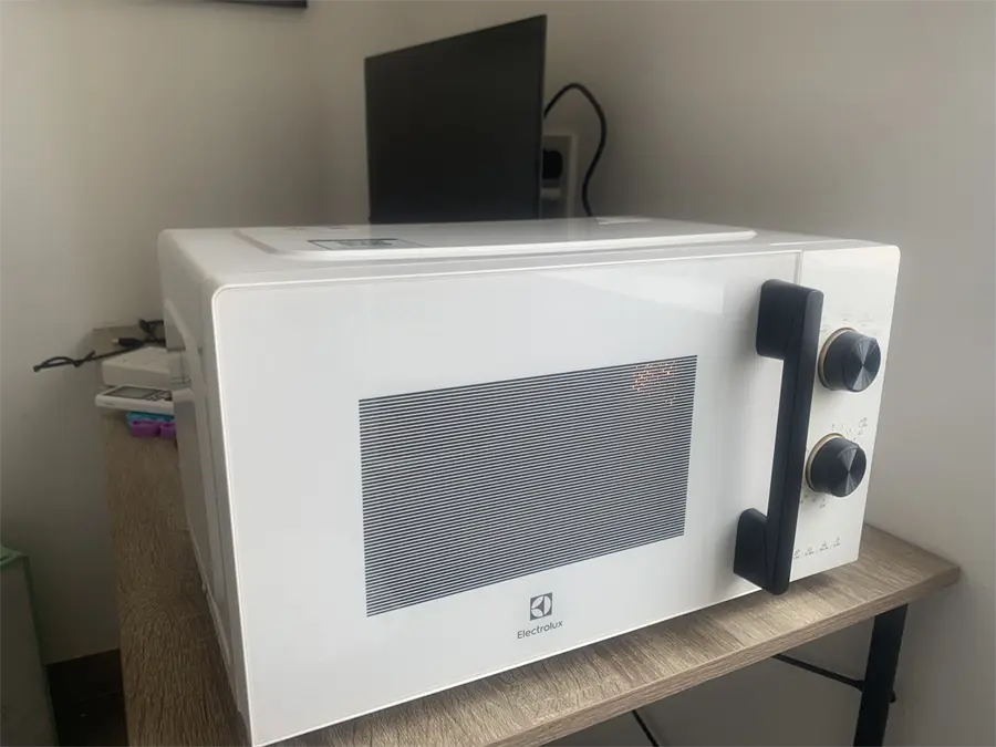 Khách hàng review Lò vi sóng Electrolux EMM20K22W 20 lít 6