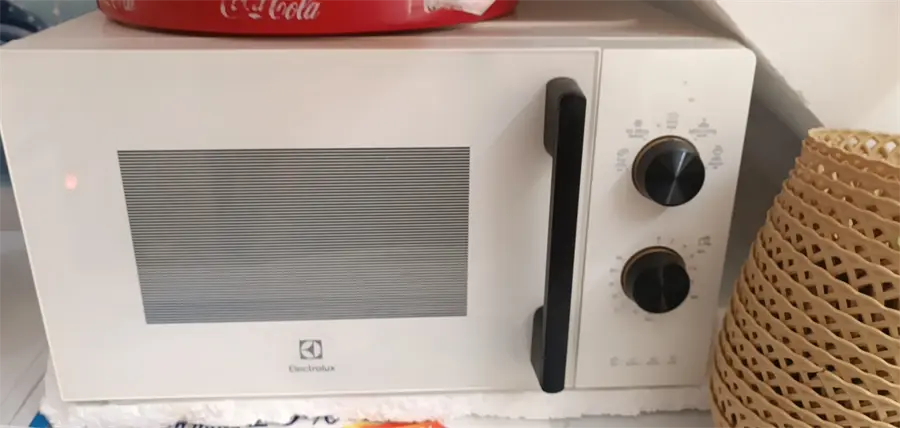 Khách hàng review Lò vi sóng Electrolux EMM20K22W 20 lít 5