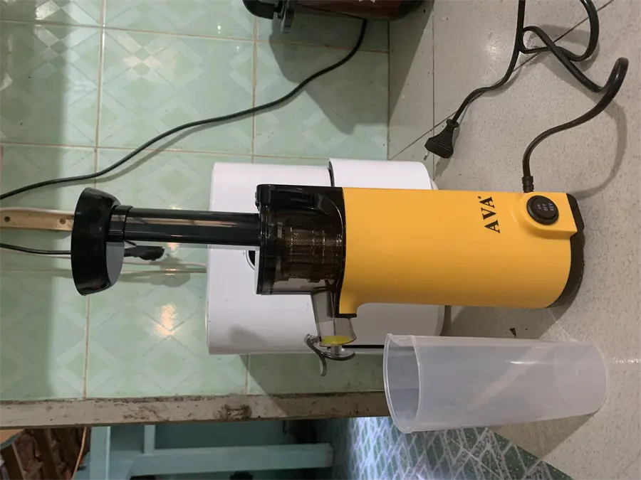 Khách hàng review Máy ép chậm AVA JR-319 10