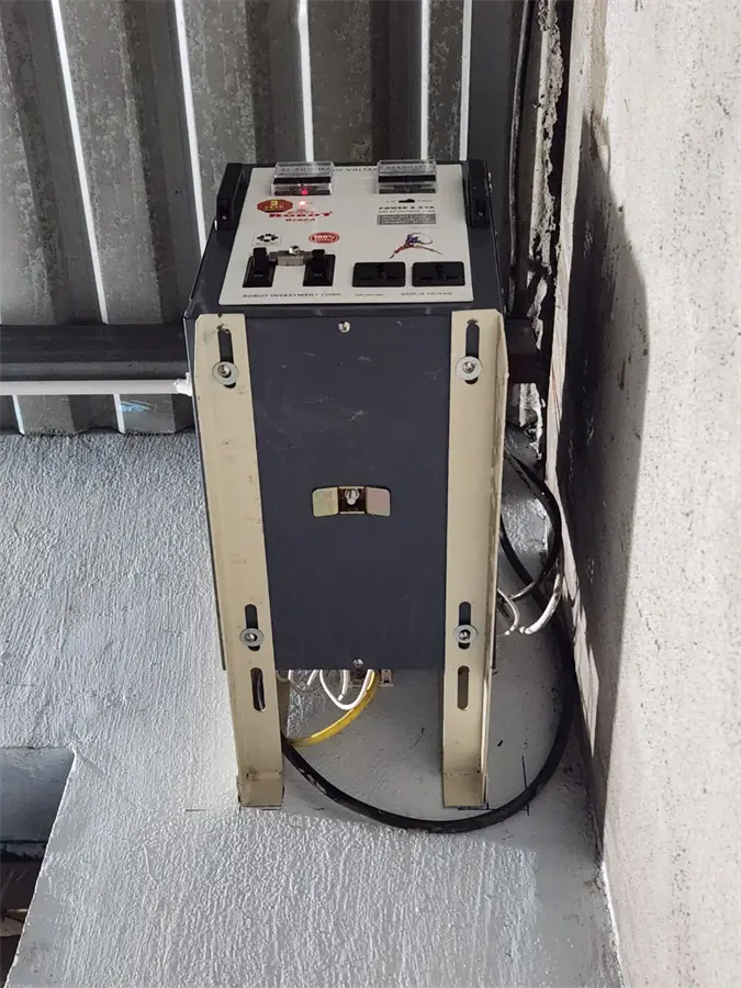 Khách hàng review Ổn áp Robot 1 pha 5KVA 90 1