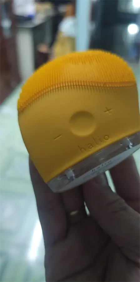 Khách hàng review Máy rửa mặt và massage Halio Mustard 1