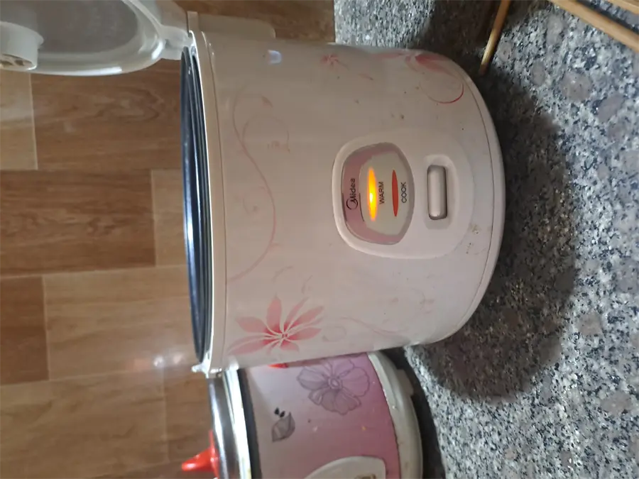 Khách hàng review Nồi cơm nắp gài Midea 1.8 lít MR-CM18SQ 1
