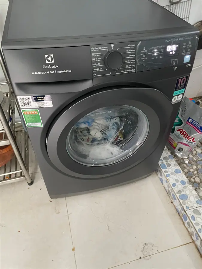 Khách hàng review Máy giặt Electrolux UltimateCare 300 Inverter 10 kg EWF1024M3SB 8