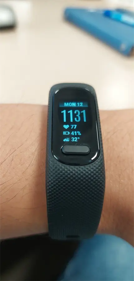 Khách hàng review Vòng đeo tay thông minh Garmin Vivosmart 5 4