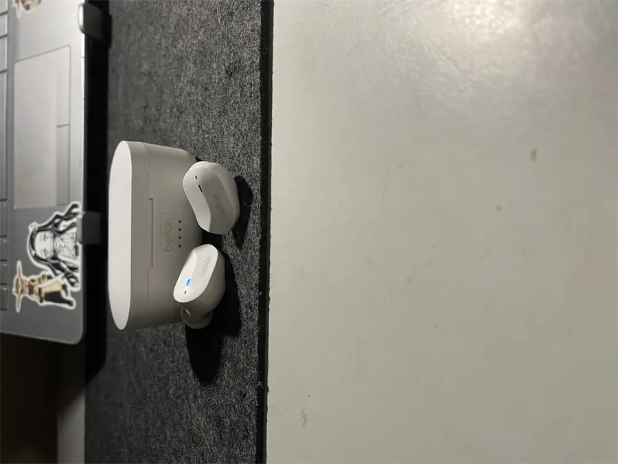 Khách hàng review Tai nghe Bluetooth True Wireless Belkin Soundform AUC001 20