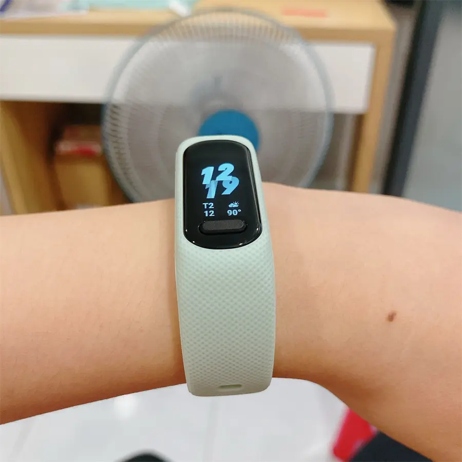 Khách hàng review Vòng đeo tay thông minh Garmin Vivosmart 5 3