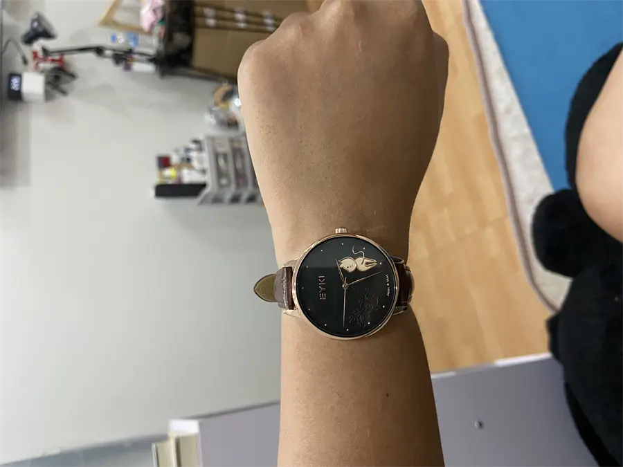 Khách hàng review Đồng hồ EYKI 35 mm Nữ EYL024-01 1