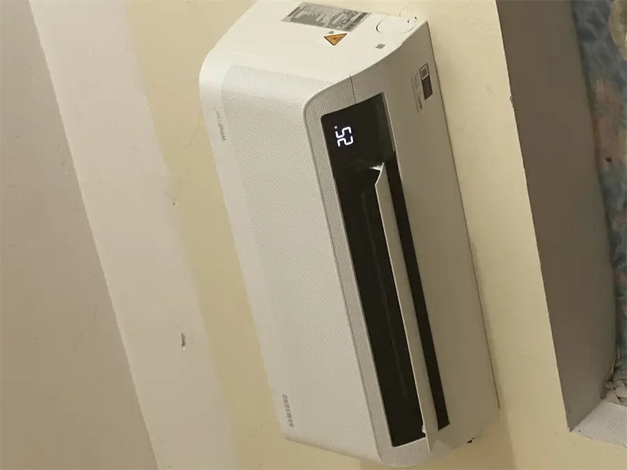 Khách hàng review Máy lạnh Samsung Wind-Free Inverter 1 HP AR10CYHAAWKNSV 6