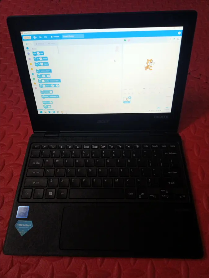 Khách hàng review Laptop Acer TravelMate B3 TMB311 31 C2HB N4020/4GB/128GB/Win11 (NX.VNFSV.006) 1