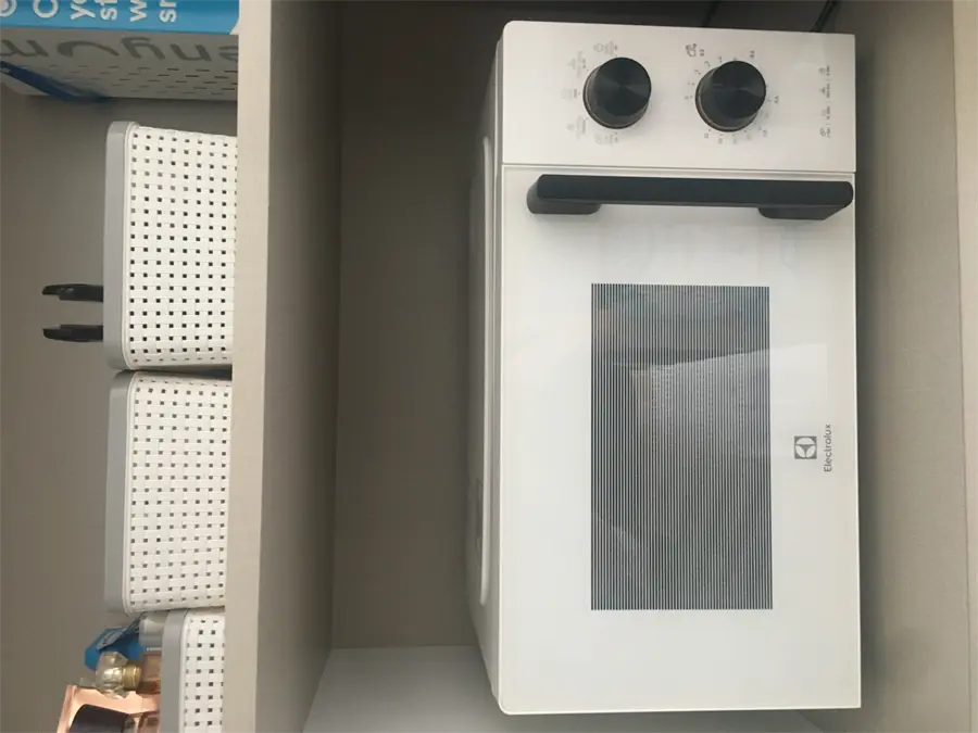 Khách hàng review Lò vi sóng Electrolux EMM20K22W 20 lít 4