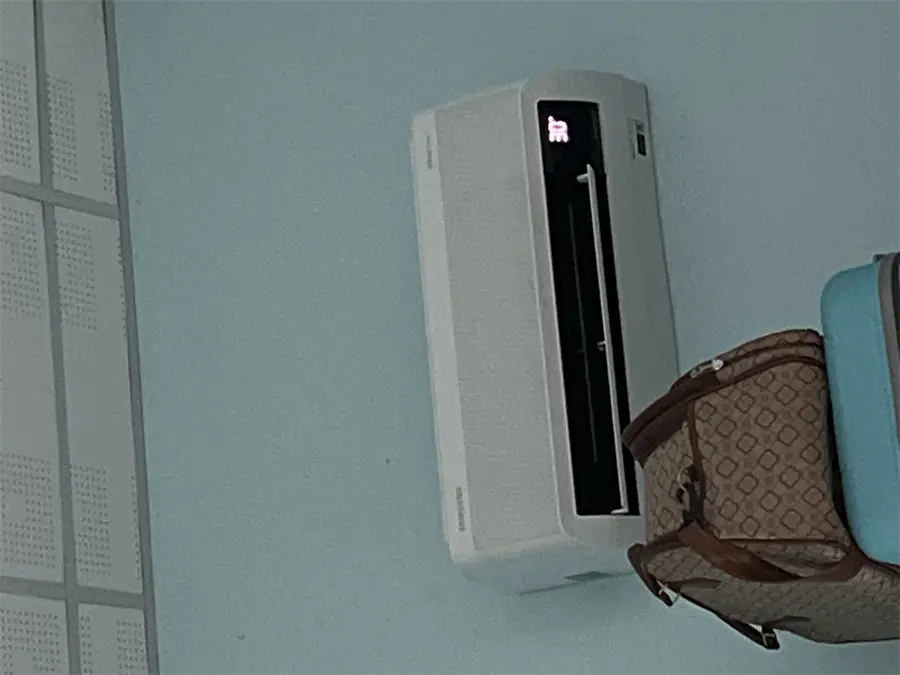 Khách hàng review Máy lạnh Samsung Wind-Free Inverter 1 HP AR10CYHAAWKNSV 5