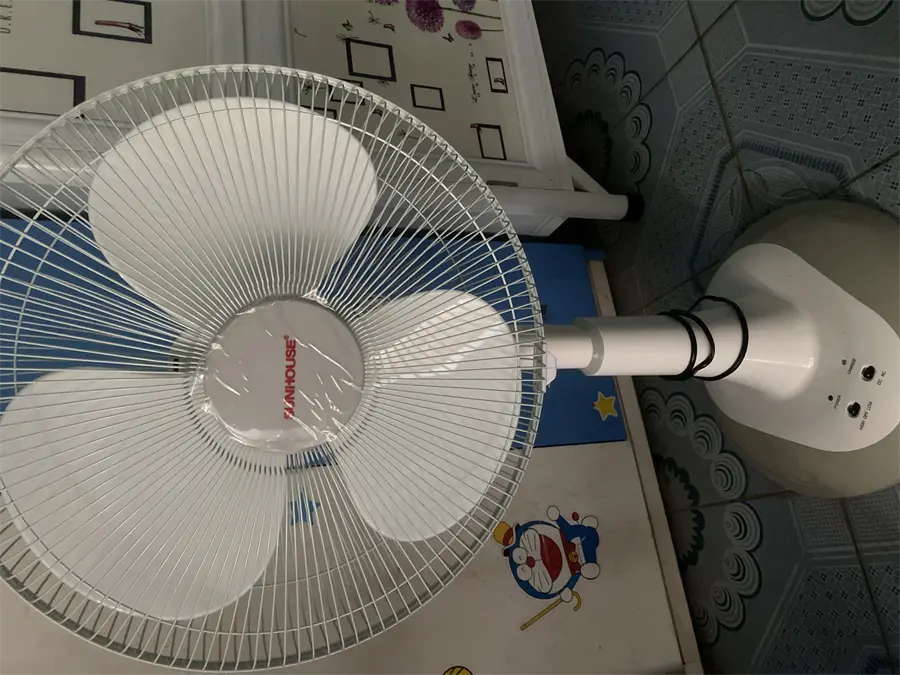 Khách hàng review Quạt sạc điện Sunhouse SH762 2