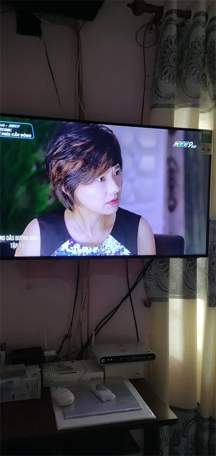 Khách hàng review Smart Tivi Samsung 4K Crystal UHD 43 inch UA43BU8000 14