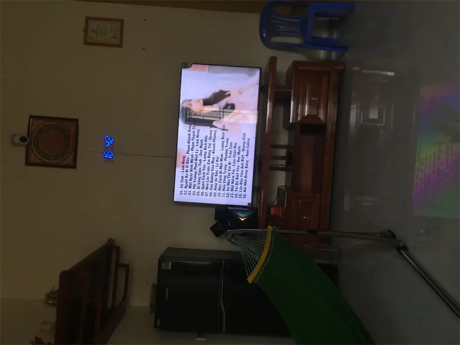 Khách hàng review Smart Tivi Crystal UHD Samsung 4K 55 inch UA55AU8100 3