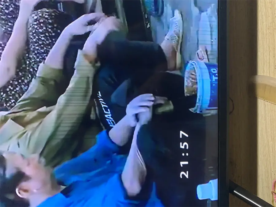 Khách hàng review Smart Tivi Samsung 4K 50 inch UA50AU7002 7