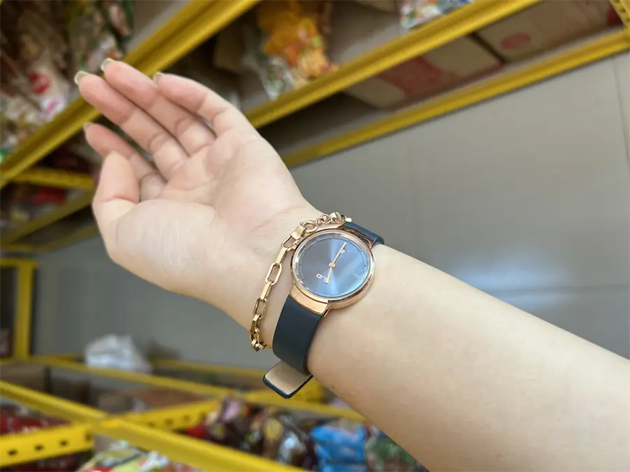 Khách hàng review Đồng hồ ELIO Nắng Xuân 32 mm Nữ EL063-02 1