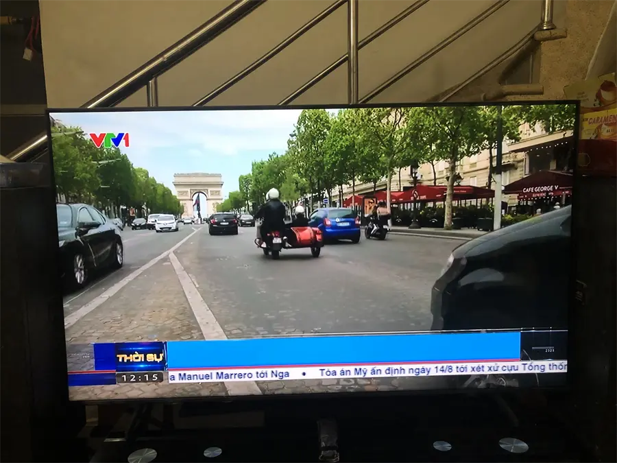 Khách hàng review Smart Tivi Crystal UHD Samsung 4K 55 inch UA55AU8100 25