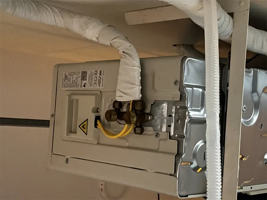 Khách hàng review Điều hòa Daikin Inverter 8500 BTU FTKB25WMVMV 2