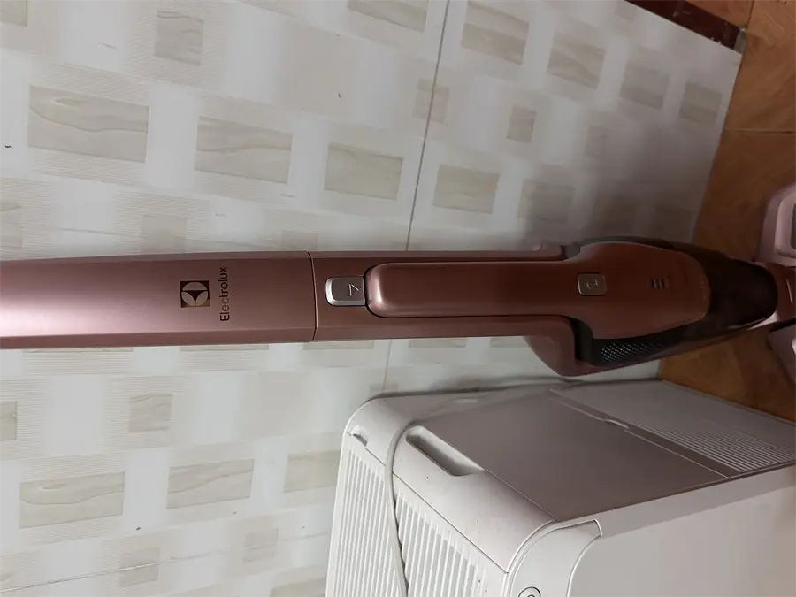 Khách hàng review Máy hút bụi không dây Electrolux ZB3314AK 5