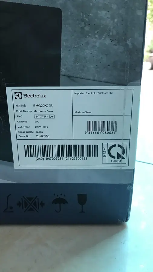 Khách hàng review Lò vi sóng có nướng Electrolux EMG20K22B 20 lít 3