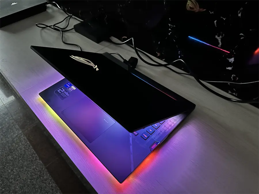 Khách hàng review Laptop Asus Gaming ROG Strix SCAR 15 G533ZM i7 12700H/16GB/512GB/6GB RTX3060/240Hz/Balo/Win11 (LN2210W) 3