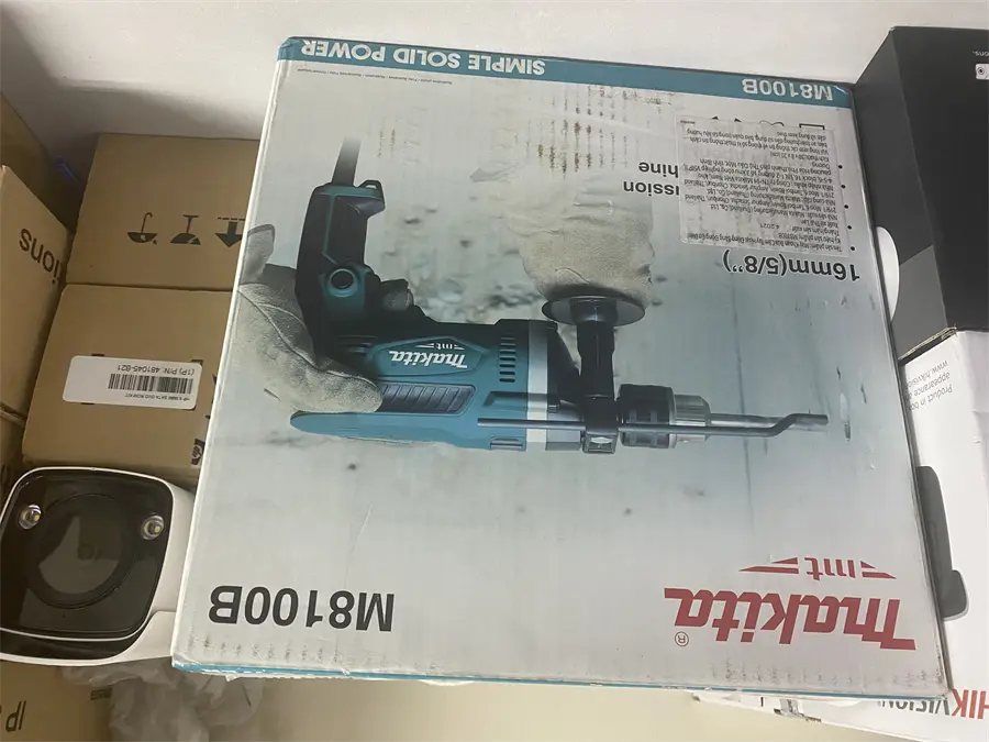 Khách hàng review Máy khoan búa điện Makita M8100B 710W 1