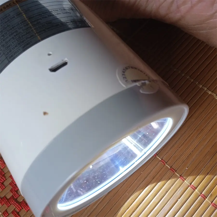 Khách hàng review Đèn pin sạc LED Comet CRT455 2
