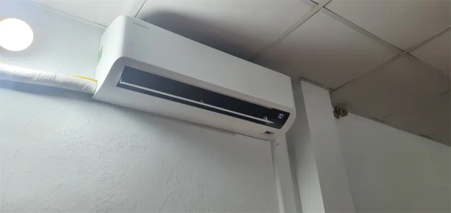 Khách hàng review Máy lạnh Samsung Inverter 2 HP AR18TYHYCWKNSV 3