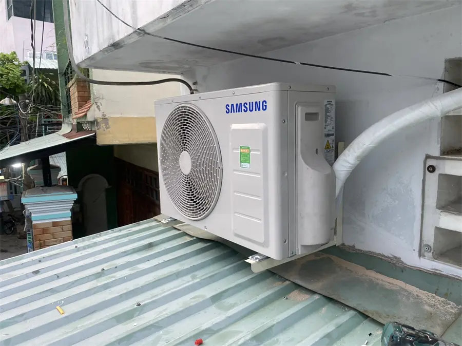 Khách hàng review Máy lạnh Samsung Inverter 2 HP AR18TYHYCWKNSV 2