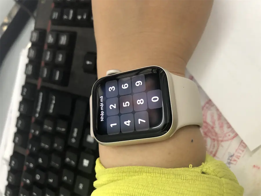 Khách hàng review Đồng hồ thông minh Apple Watch SE 2022 GPS 40mm viền nhôm dây thể thao 5