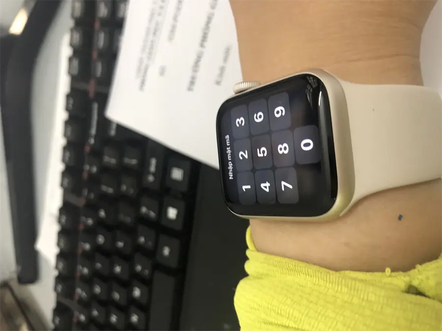 Khách hàng review Đồng hồ thông minh Apple Watch SE 2022 GPS 40mm viền nhôm dây thể thao 4